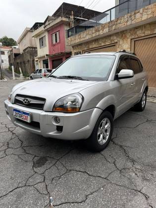 HYUNDAI TUCSON 2.0 MPFI GLS 16V 143CV 2WD FLEX 4P AUTOMÁTICO HYUNDAI TUCSON 2.0 MPFI GLS 16V 143CV 2WD FLEX 4P AUTOMÁTICO